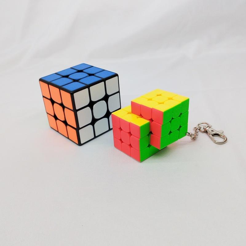 (image for) CubeTwist Mini 2‑Link‑8 Siamese Cube, 30mm Restricted‑Rotation Connected 3x3 Puzzle with Keychain